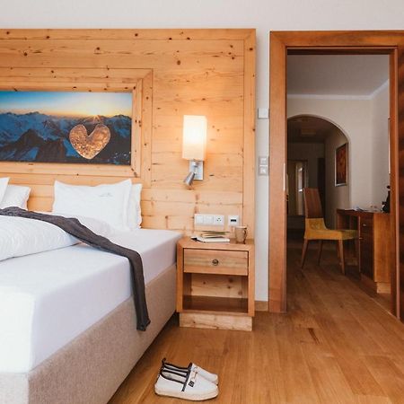 Gartenhotel Linde 4 Sterne Superior Ried im Oberinntal Dış mekan fotoğraf