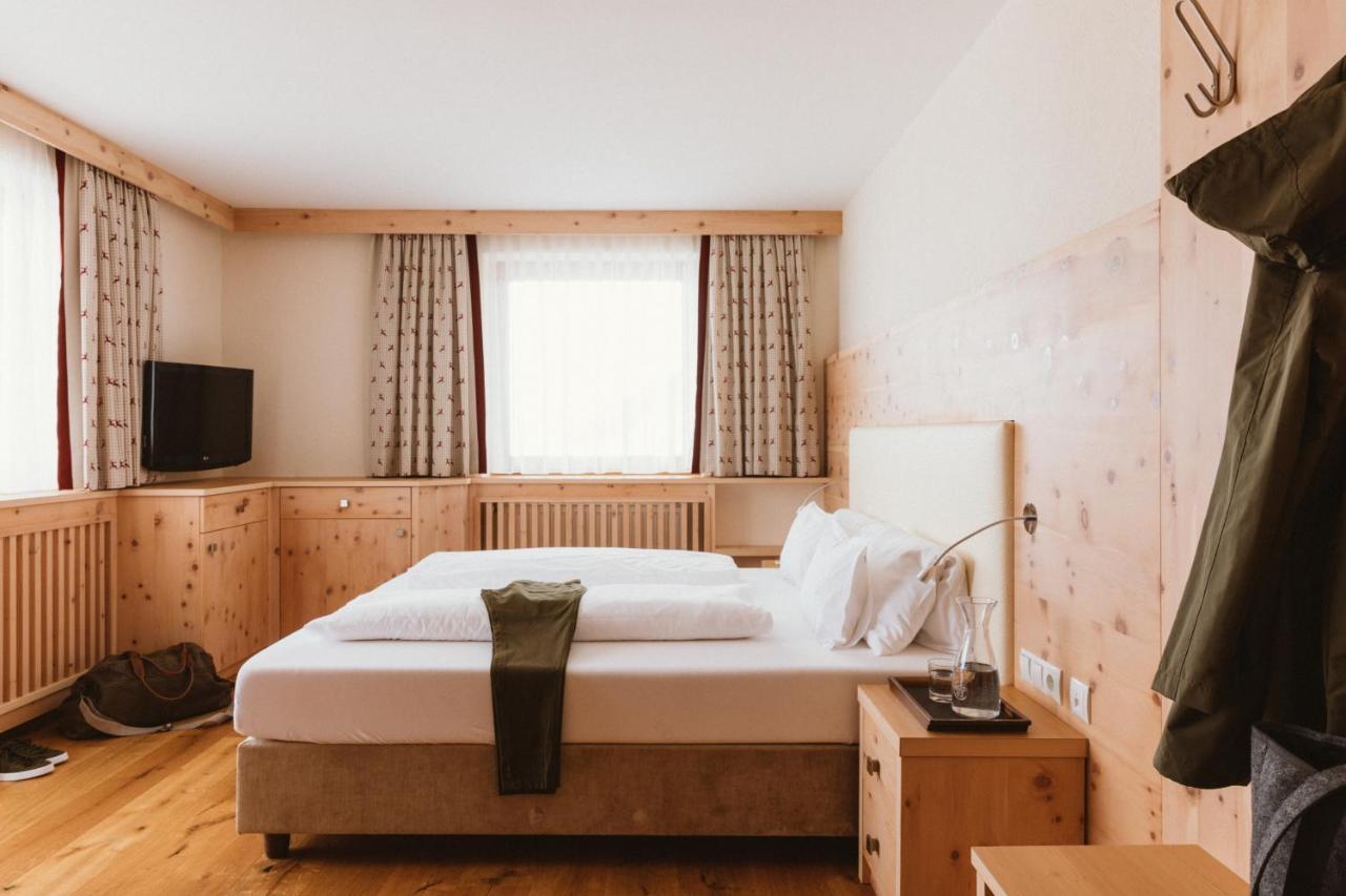 Gartenhotel Linde 4 Sterne Superior Ried im Oberinntal Dış mekan fotoğraf