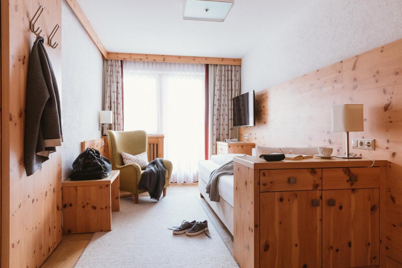 Gartenhotel Linde 4 Sterne Superior Ried im Oberinntal Dış mekan fotoğraf